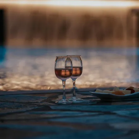 Szálloda Akron Luxury Holidays