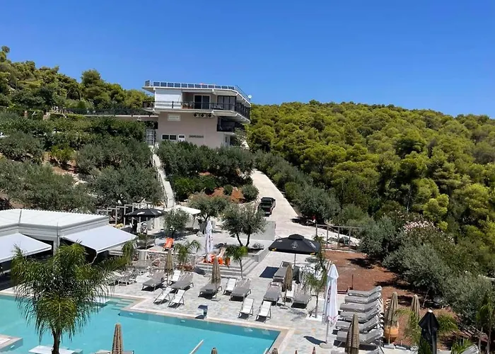 Akron Luxury Holidays