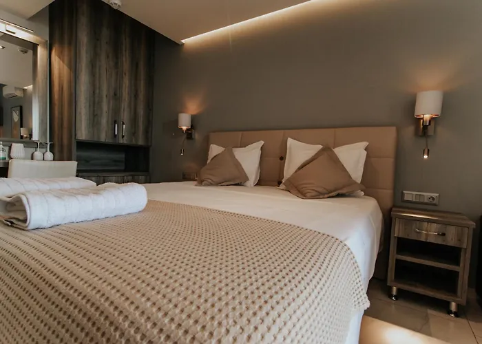 Akron Luxury Holidays