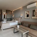 Szálloda Akron Luxury Holidays