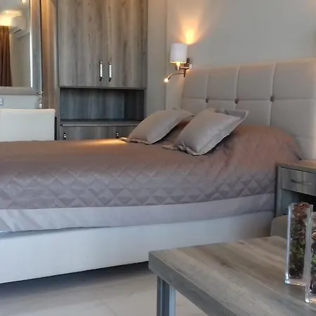 Ξενοδοχείο Akron Luxury Holidays 2*